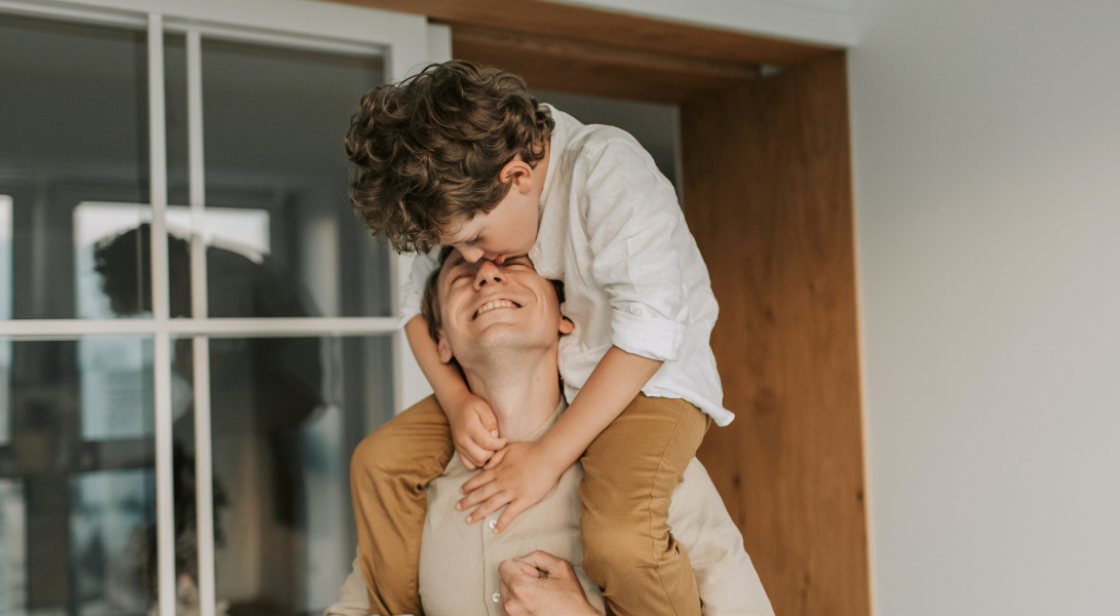 ¿Conoces la historia del beso? Origen, curiosidades y significados